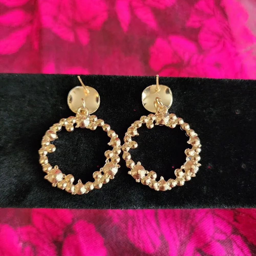 Gold Tone Mini Pearl  And Rhinestone Wreath Dangle Earrings. NWOT.